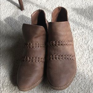 Universal Thread booties